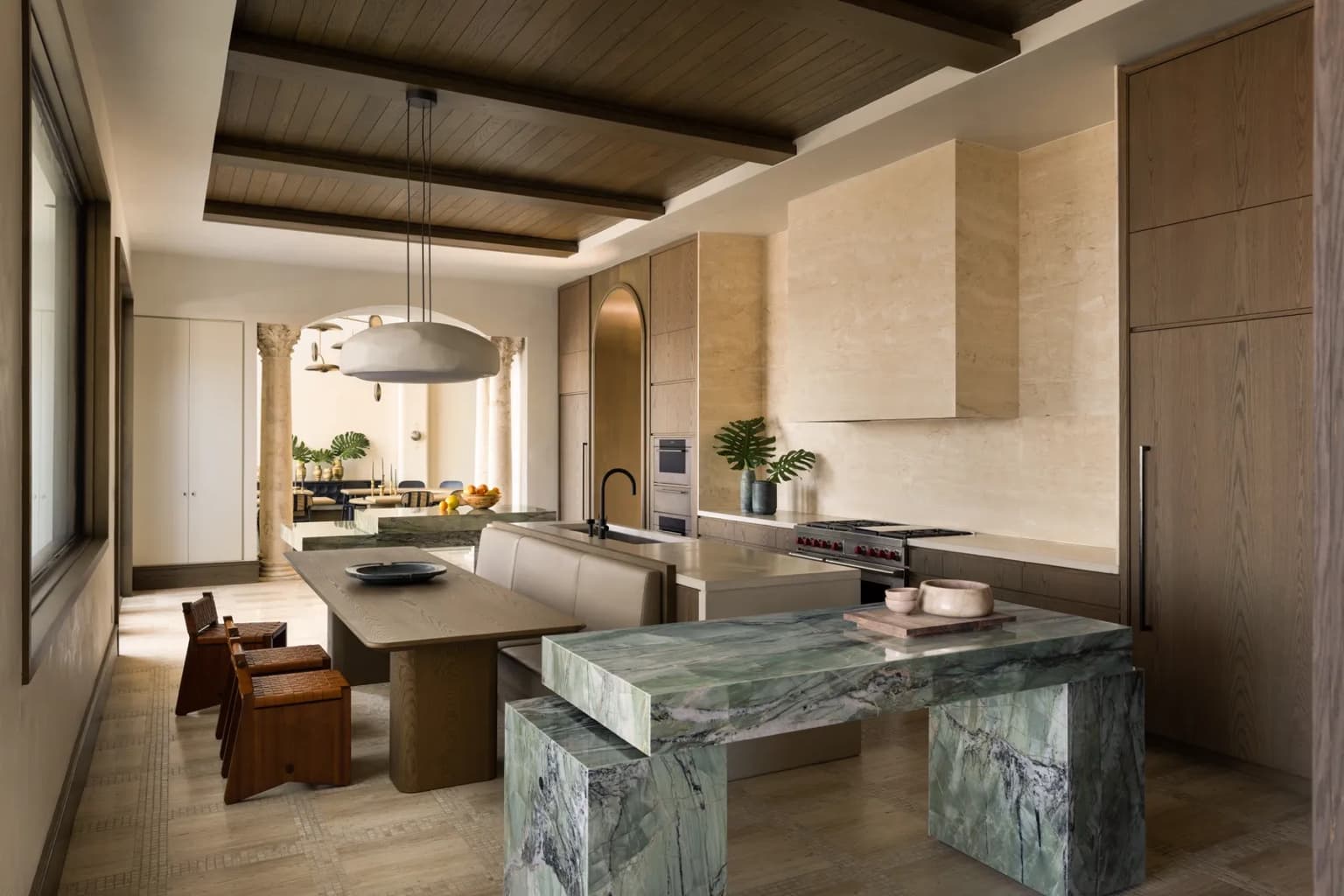 Architectural plaster surfaces in the kitchen
